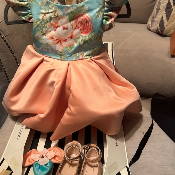 Beautiful Ball Gown Dress!! (6-12 Mnts) shoes & bow included. - Picture 4 of 4